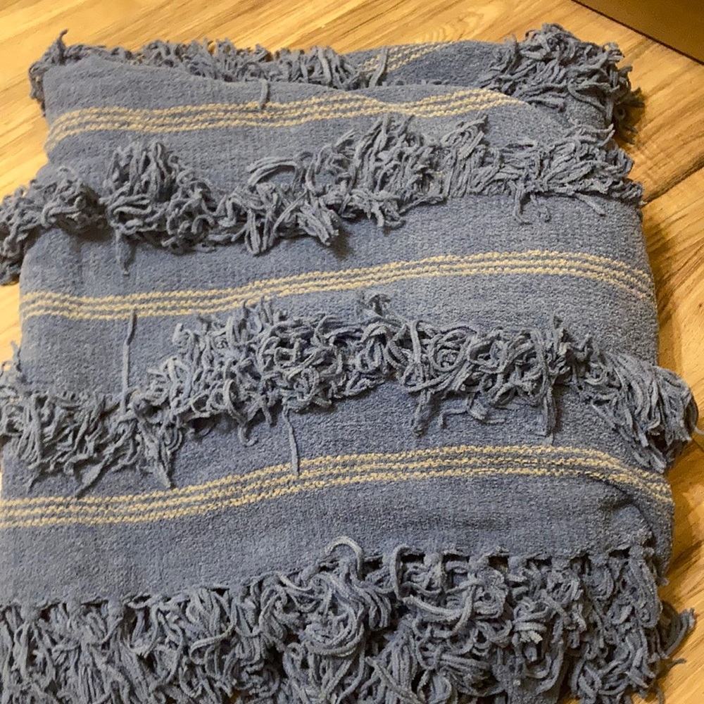 Dormify Blue Blanket